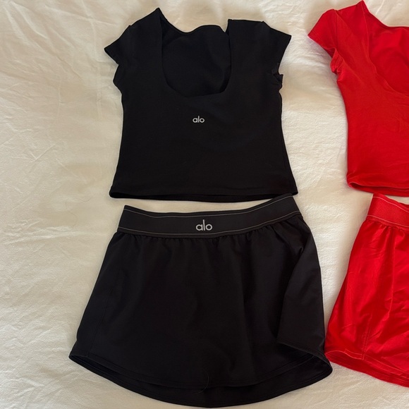 ALO Yoga Black and Red Short Sleeve Tees - Picture 2 of 4